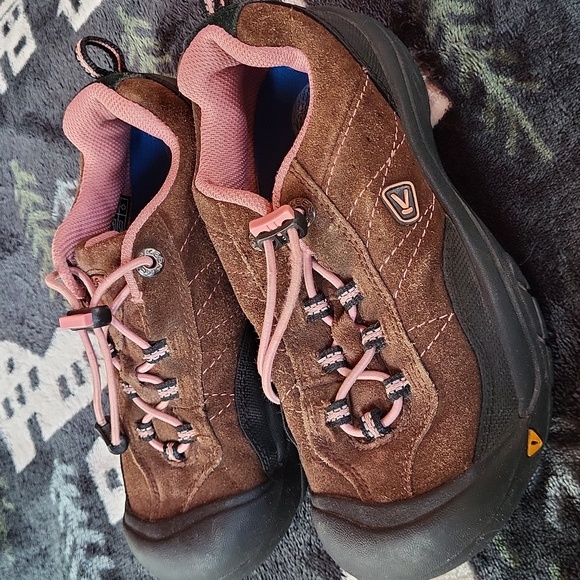 Keen Shoes - Size 2 - Picture 3 of 7
